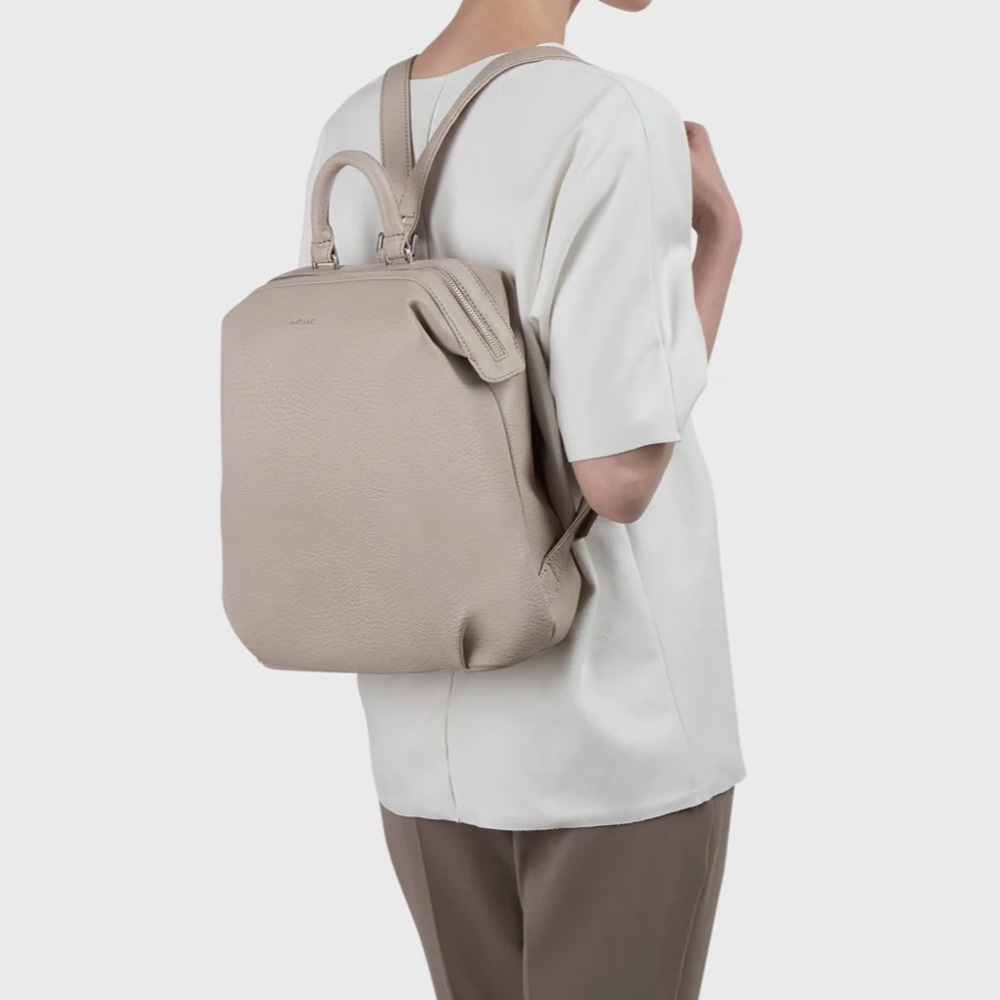 Matt & Nat vegan leather backpack ‘Vignelli’